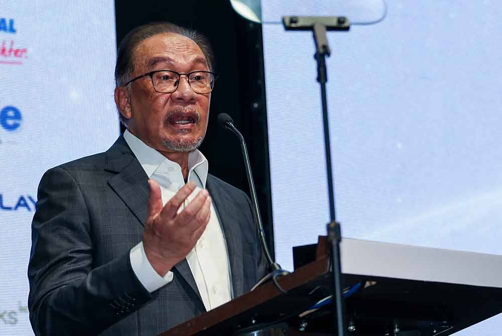 Anwar berucap pada Sidang Kemuncak Tahun Pengkomersialan Malaysia di Pusat Konvensyen Kuala Lumpur (KLCC) di sini pada Isnin. - Foto Bernama