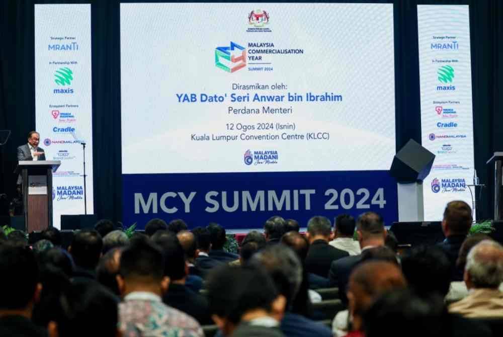 Anwar ketika berucap di Sidang Kemuncak Tahun Pengkomersialan Malaysia (MCY) 2024 di Pusat Konvensyen Kuala Lumpur pada Isnin.