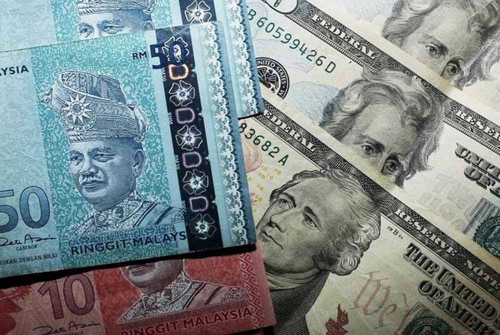 Pada 6 petang ringgit susut kepada 4.4500/4580 berbanding dolar AS daripada 4.4200/4280 ketika ditutup pada Jumaat lepas. Foto hiasan