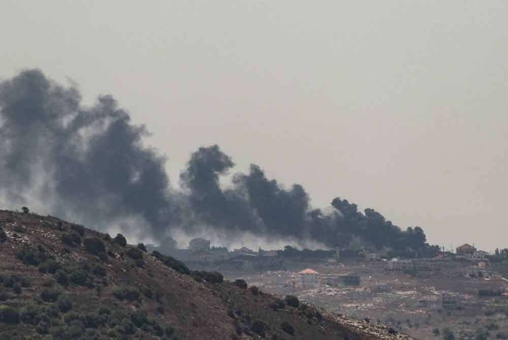 Serangan rentas sempadan Lubnan-Israel semakin meningkat dan berlaku hampir setiap hari sejak bulan lalu. - Foto AFP