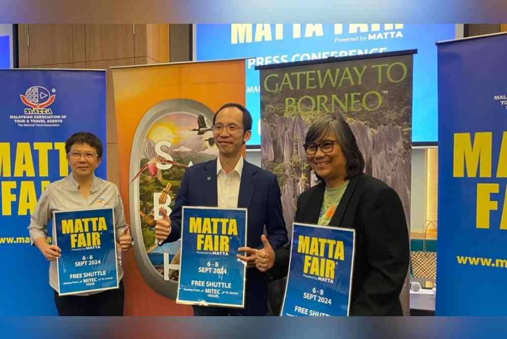 Nigel (tengah) bergambar bersama Sharzede (kanan) dan Shu Lan (kiri) selepas sidang media MATTA Fair Jelajah Borneo di MITEC pada Selasa.