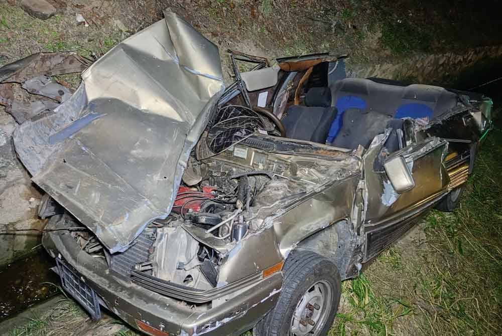 Keadaan kereta Proton Saga dinaiki mangsa.