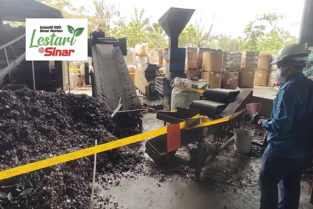 JAS mengambil tindakan POK ke atas lima kilang e-waste di Kawasan Perindustrian Segamat 2, Johor bagi menghentikan pencemaran.