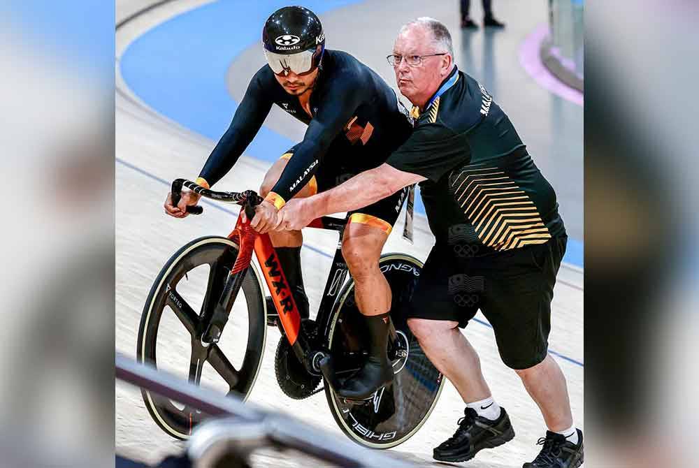 Beasley (kanan) ketika mengemudi Datuk Azizulhasni Awang di Sukan Olimpik Paris 2024. Foto: Olympic Council of Malaysia