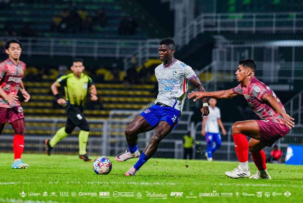 Valdumar (tengah) tidak lagi bersama Kelantan Darul Naim. Foto KDN FC