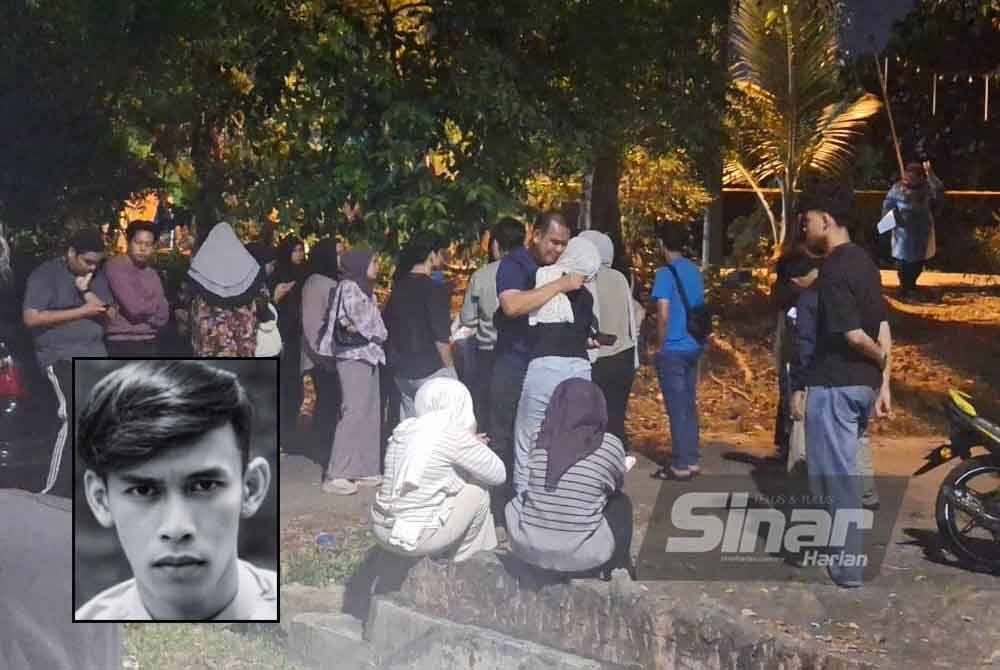 Mokhtar memeluk salah seorang anaknya ketika ditemui di lokasi penemuan mayat Nidza Afham di Solok Sungai, Taman Telok Pulai Indah di sini, pada Rabu. Gambar kecil: Muhammad Nidza Afham