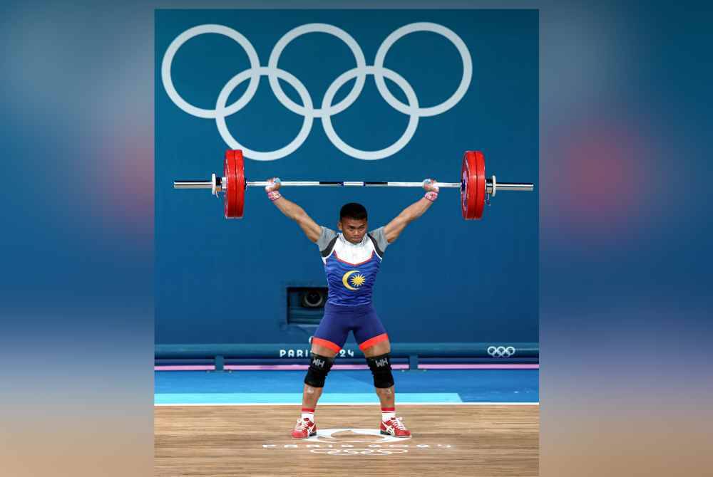 Aniq ketika beraksi dalam acara angkat berat lelaki kategori 61kg pada Paris 2024 sebelum ini.