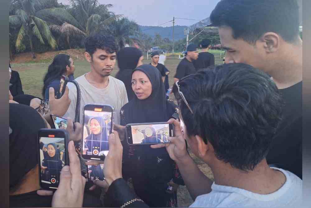 Irni Yusmira semasa ditemui selepas pengebumian Allahyarham Nidza Afham di Tanah Perkuburan Islam Bandar Puncak Alam pada Khamis.