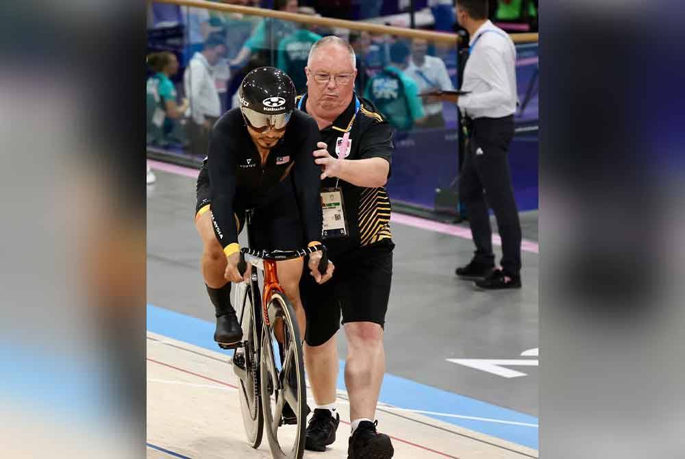 Beasley (kanan) berharap Azizulhasni diberi masa untuk menentukan hala tuju kariernya. Foto: Majlis Sukan Negara