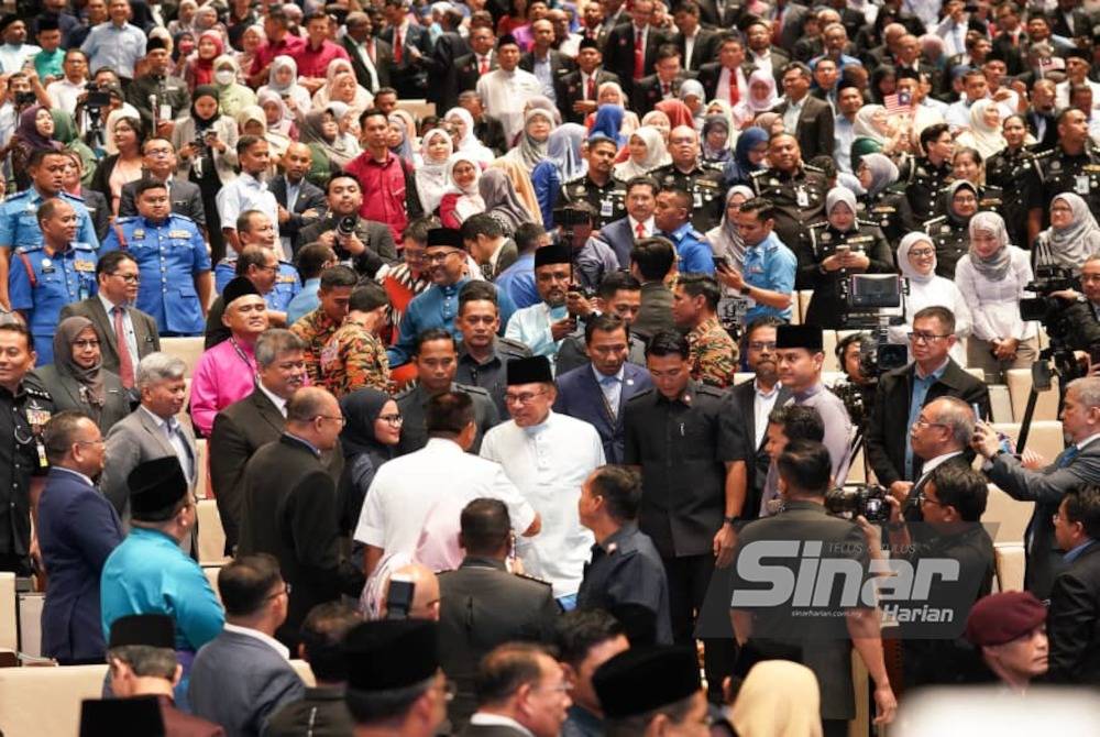 Anwar bertemu penjawat awam ketika majlis Amanat Perdana Perkhidmatan Awam ke-19 (MAPPA XIX) pada Jumaat.Foto Sinar Harian-ROSLI TALIB