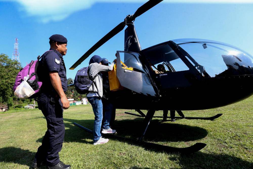 Dua helikopter jenis Robinson R44 dan Airbus AS355N itu bergerak jam 10 pagi dari Padang Perdana di sini dan perjalanan dijangka mengambil masa 30 minit untuk ke lokasi berkenaan.