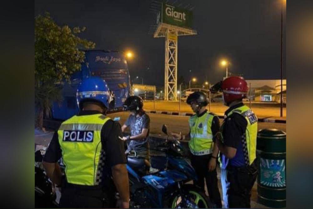 Pelarasan gaji penjawat awam yang diumumkan semalam diyakini mampu memberi motivasi kepada anggota penguat kuasa. Gambar hiasan