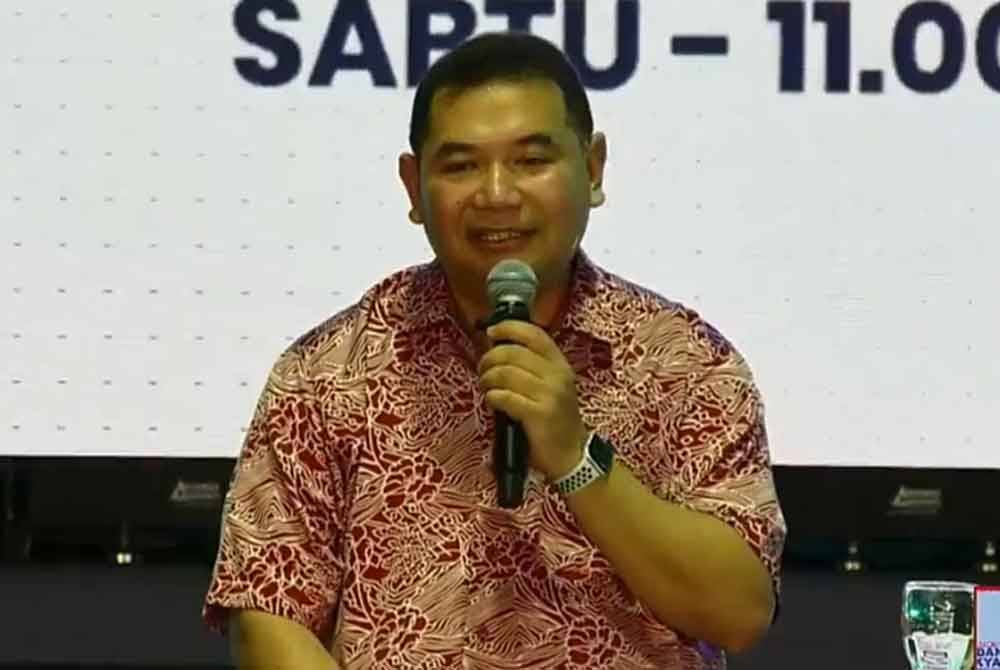 Rafizi pada sesi &#039;Ask Minister Anything bersama Menteri Ekonomi&#039; sempena Program Madani Rakyat Zon Selatan 2024 di Dataran UTM pada Sabtu.