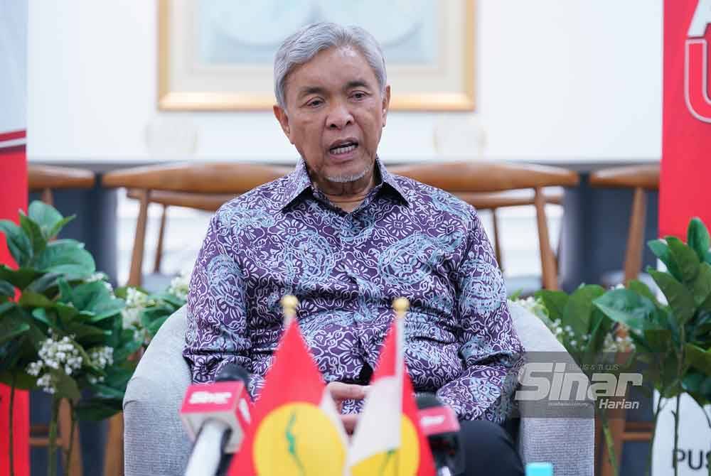 Ahmad Zahid bercakap kepada pemberita dalam temu bual berkaitan PAU di WTCKL pada Sabtu. Foto Sinar Harian-MOHD HALIM ABDUL WAHID