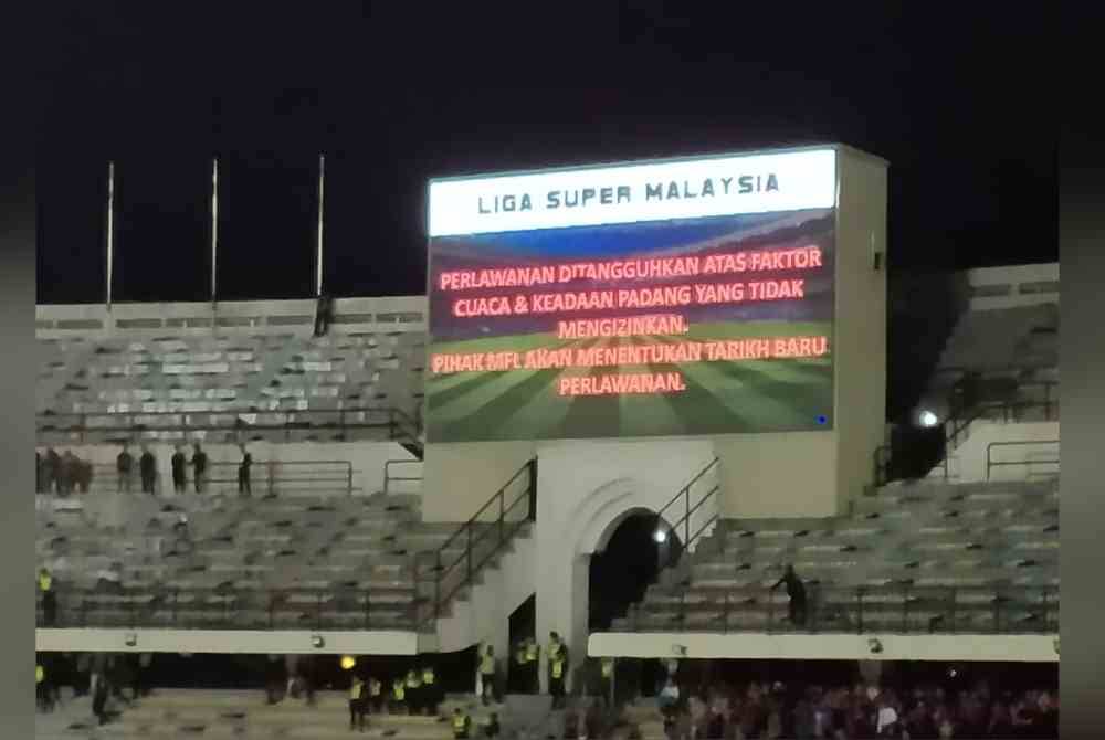 Perlawanan di antara Perak FC menentang JDT terpaksa ditangguhkan disebabkan cuaca serta keadaan padang yang tidak mengizinkan di Stadium Perak pada Sabtu.