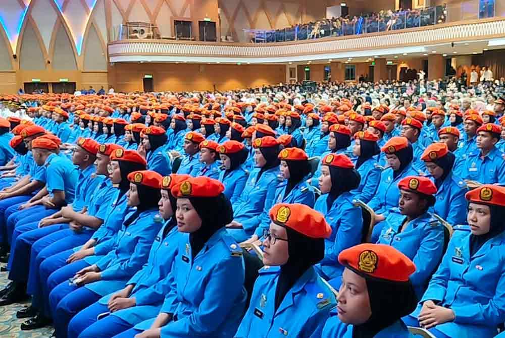 Istiadat Pentauliahan Kor Sispa Peringkat Kebangsaan kali ke-15 di Universiti Tun Hussein Onn Malaysia (UTHM) di Batu Pahat pada Ahad.