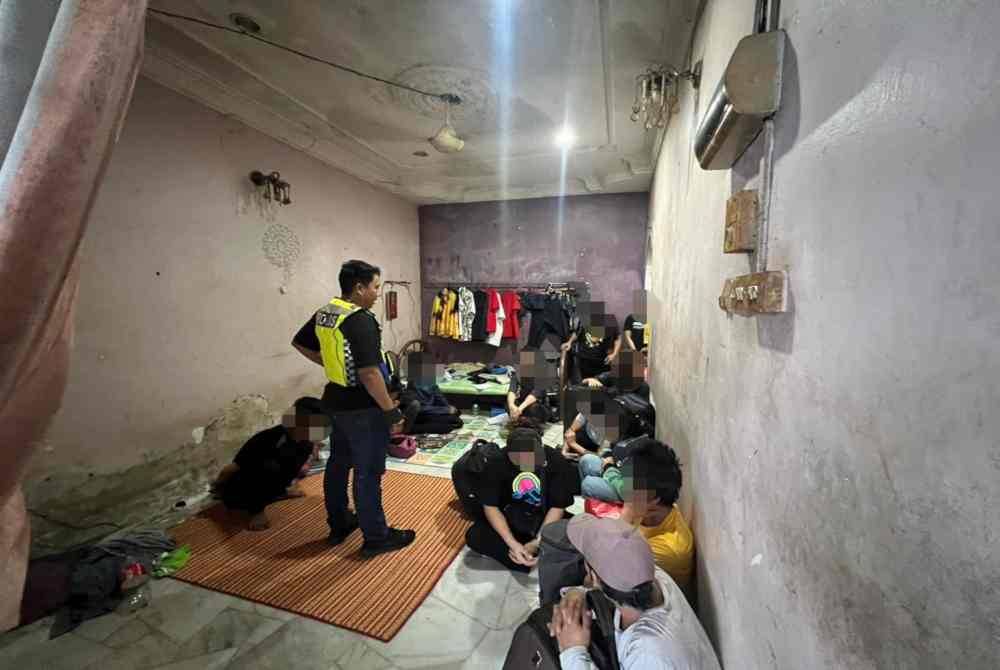 Sebuah rumah flat di Mantin, Negeri Sembilan digempur polis dan menahan warga Myanmar pada Ahad.