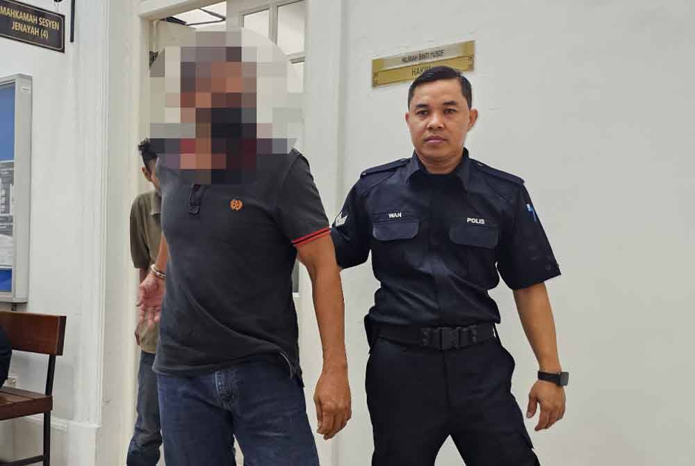 Pemandu jengkaut didakwa di Mahkamah Sesyen Ipoh pada Selasa atas pertuduhan melakukan amang seksual fizikal terhadap dua anak tirinya.