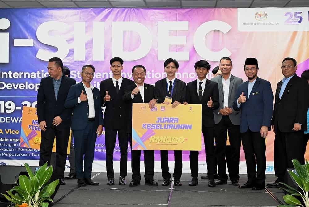 I-SIDEC 2024 memberi peluang kepada pelajar membentangkan idea secara bersemuka kepada wakil industri.