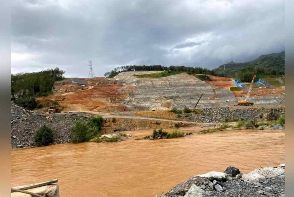 Orang Asli di Kampung Kuala Wias, Pos Tohoi dan Pulat di Gua Musang yang terlibat dalam pembinaan Empangan Nenggiri bakal menikmati penempatan baharu, galeri mini khas dan ladang getah bagi menggantikan penempatan asal.