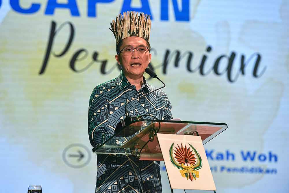 Kah Woh menyampaikan ucapan perasmian pada Karnival Pendidikan Murid Orang Asli dan Peribumi peringkat kebangsaan di Balai Budaya Tun Syed Nasir, Wisma Dewan Bahasa dan Pustaka pada Rabu. Foto Bernama