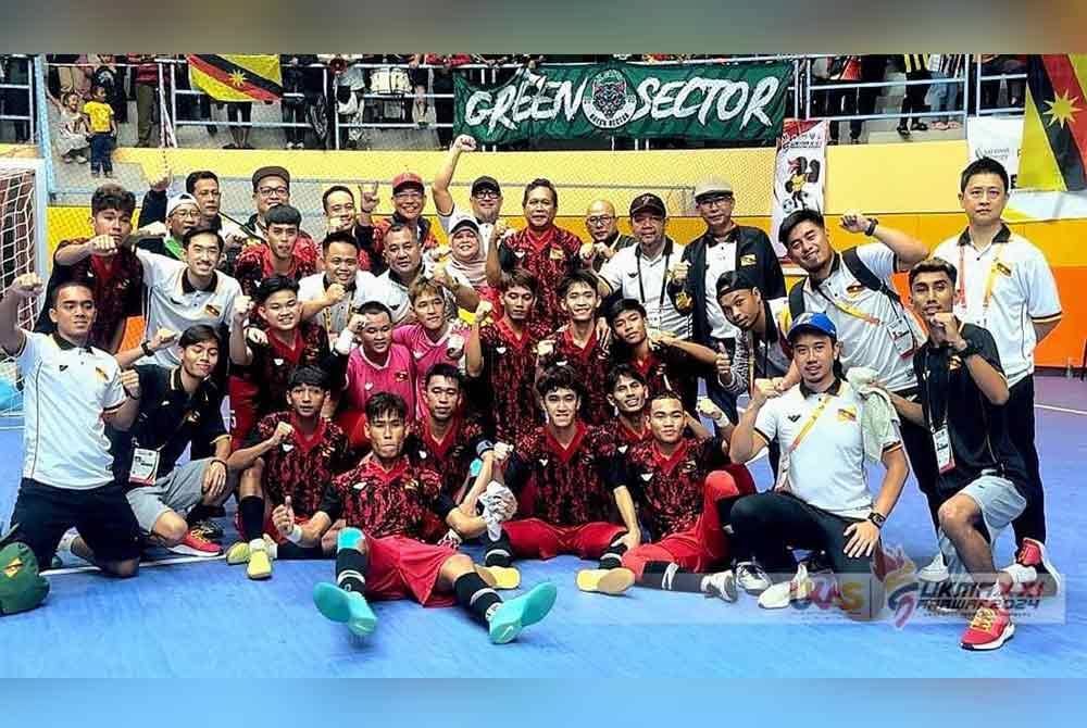 Skuad futsal Sarawak melangkah ke perlawanan akhir selepas menumpaskan Perak 7 - 3 di Stadium Tertutup Kota Samarahan pada Rabu. Foto Sukma Sarawak 2024