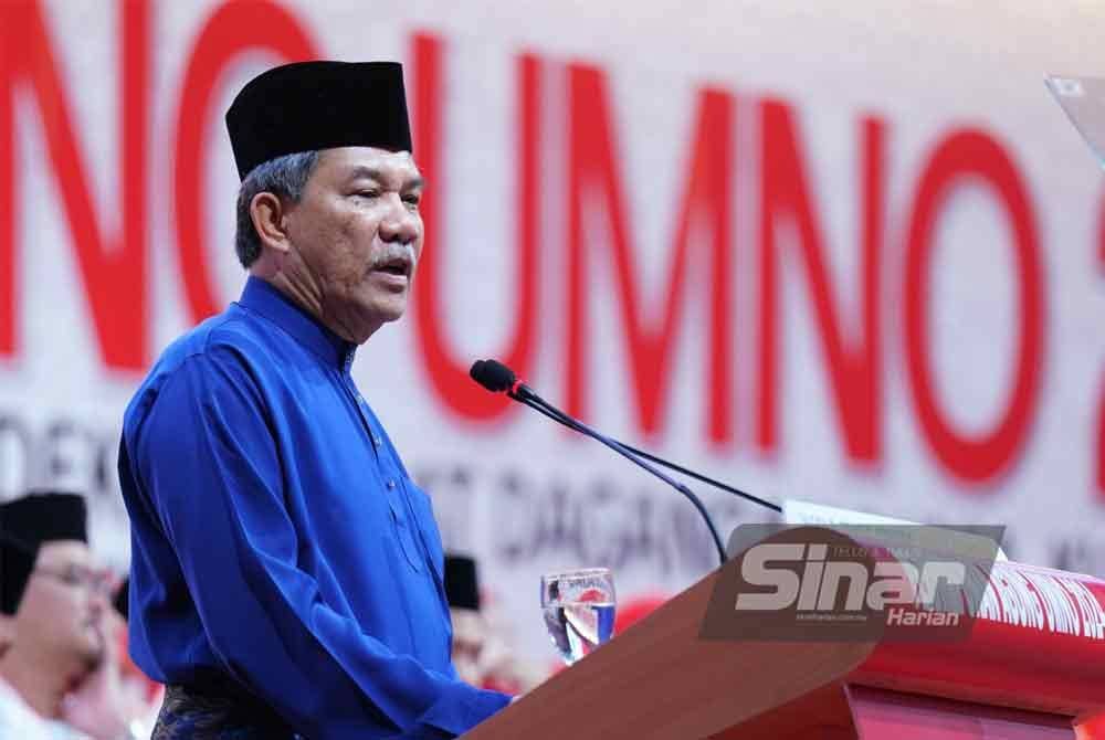 Mohamad berucap pada Majlis Perasmian Perhimpunan Agung Pergerakan Sayap Wanita, Pemuda dan Puteri UMNO di Dewan Merdeka, Pusat Dagangan Dunia Kuala Lumpur (WTCKL) pada Rabu. Foto Sinar Harian-MOHD HALIM ABDUL WAHID