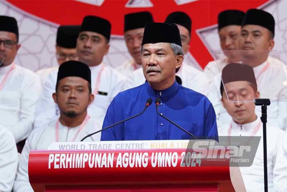 Mohamad berucap pada Majlis Perasmian Perhimpunan Agung Pergerakan Sayap Wanita, Pemuda dan Puteri UMNO di Dewan Merdeka, Pusat Dagangan Dunia Kuala Lumpur (WTCKL) pada Rabu. Foto Sinar Harian-MOHD HALIM ABDUL WAHID