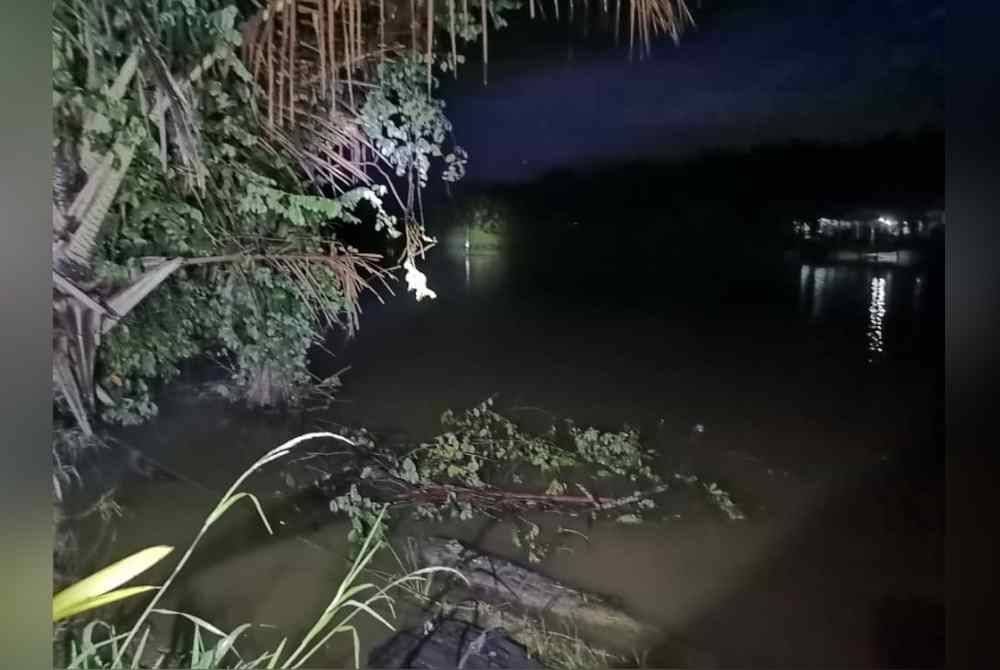 Operasi SAR dilakukan dengan menyusuri Sungai Bangkalalak iaitu lokasi mangsa dikhuatiri lemas selepas hanya bot miliknya ditemui.