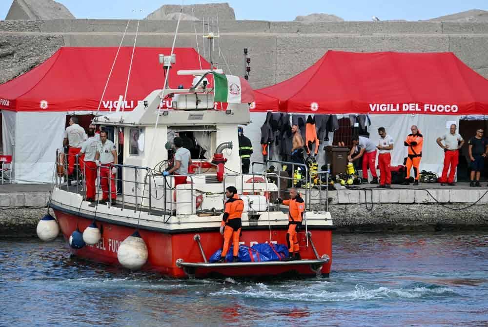 Pasukan penyelamat menemukan lima lagi mangsa pada Rabu. Foto AFP