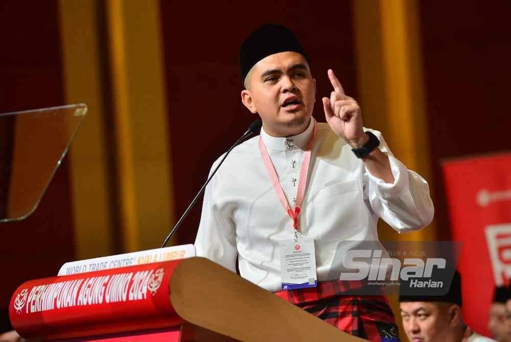 Dr Muhamad Akmal Saleh ketika menyampaikan ucapan dasar Ketua Pemuda sempena Perhimpunan Agung UMNO (PAU) 2024 di Pusat Dagangan Dunia Kuala Lumpur (WTCKL) pada Khamis. Foto Sinar Harian - ASRIL ASWANDI SHUKOR