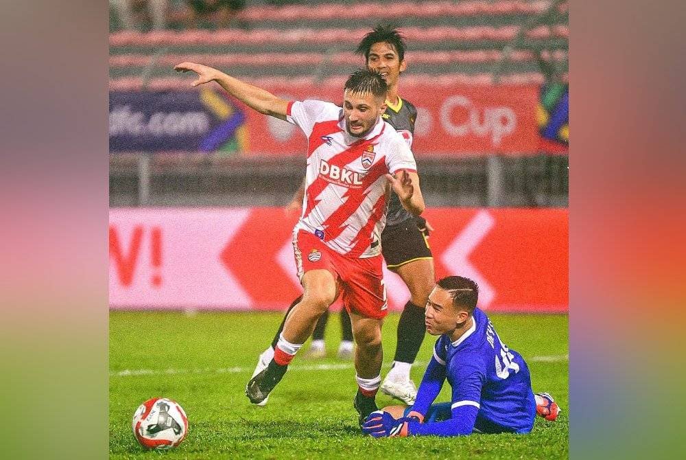 Antara aksi menarik KL City menentang Kaya FC di Stadium Bolasepak Kuala Lumpur, Cheras pada Khamis. Foto Kuala Lumpur City FC