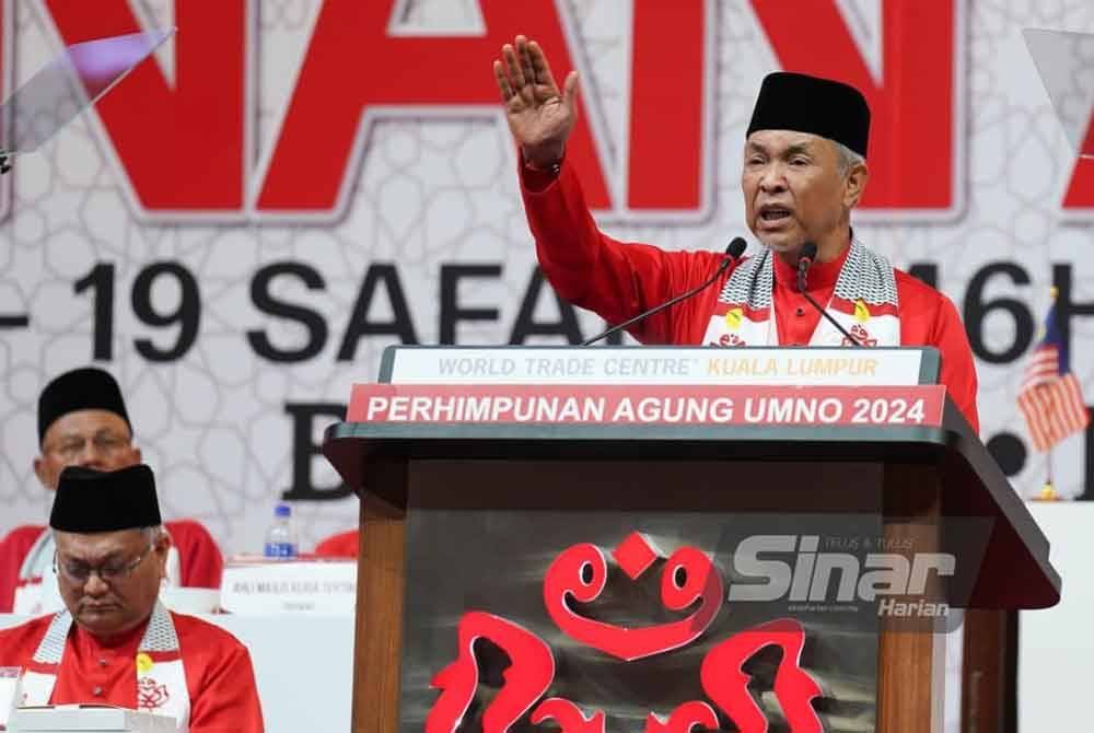 Ahmad Zahid ketika menyampaikan ucapan dasar presiden sempena PAU 2024 di WTCKL pada Jumaat. Foto Sinar Harian/ROSLI TALIB