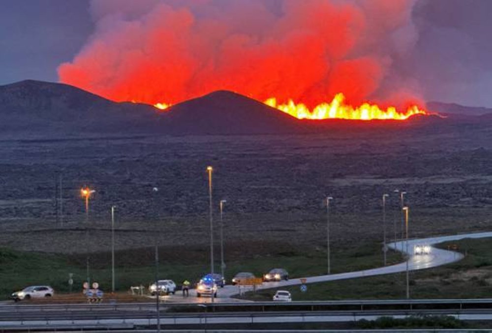 Gunung berapi di Semenanjung Reykjanes, barat daya Iceland, meletus lagi pada Khamis. Foto Reuters