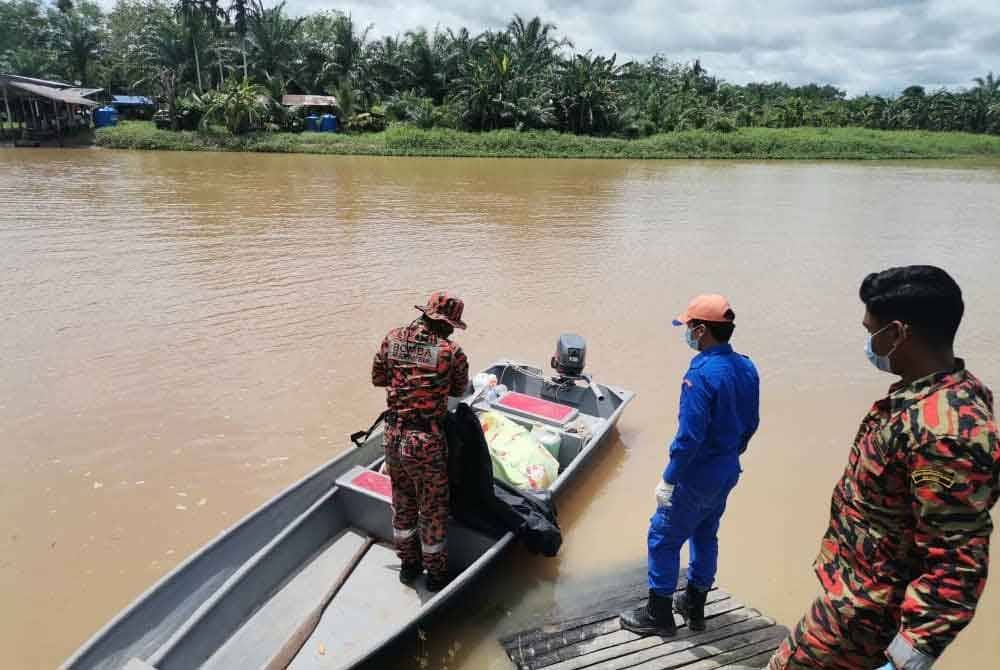 Mayat Boy ditemukan di Sungai Bangkalalak dalam keadaan terapung dan dibawa naik ke darat oleh pasukan bomba.