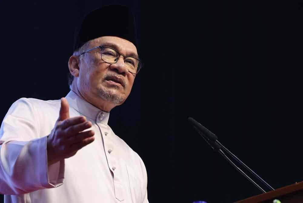 Perdana Menteri Datuk Seri Anwar Ibrahim ketika menyampaikan Amanat pada Majlis Amanat Bersama Warga Penguat Kuasa KPDN dan Pelancaran Portal Ihsan Madani di Pusat Konvensyen Antarabangsa Putrajaya (PICC) pada Jumaat.