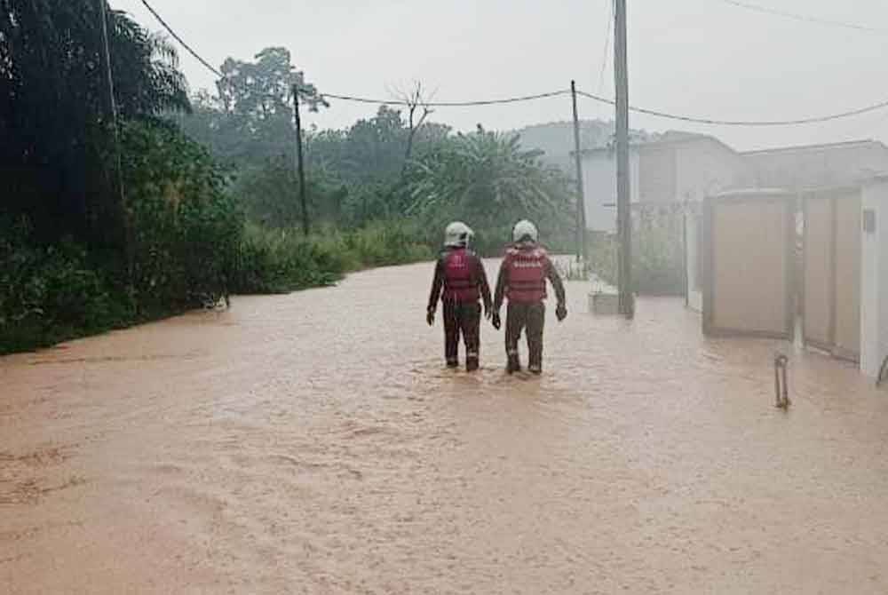 Enam lokasi terjejas banjir susulan hujan lebat di Dengkil pada Jumaat.