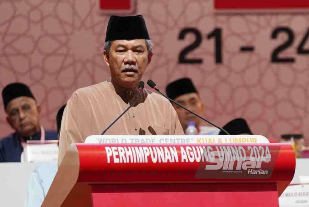 Datuk Seri Mohamad Hasan semasa sesi penggulungan sempena Perhimpunan Agung UMNO 2024 di Pusat Dagangan Dunia Kuala Lumpur (WTCKL) pada Sabtu. Foto SINAR HARIAN.