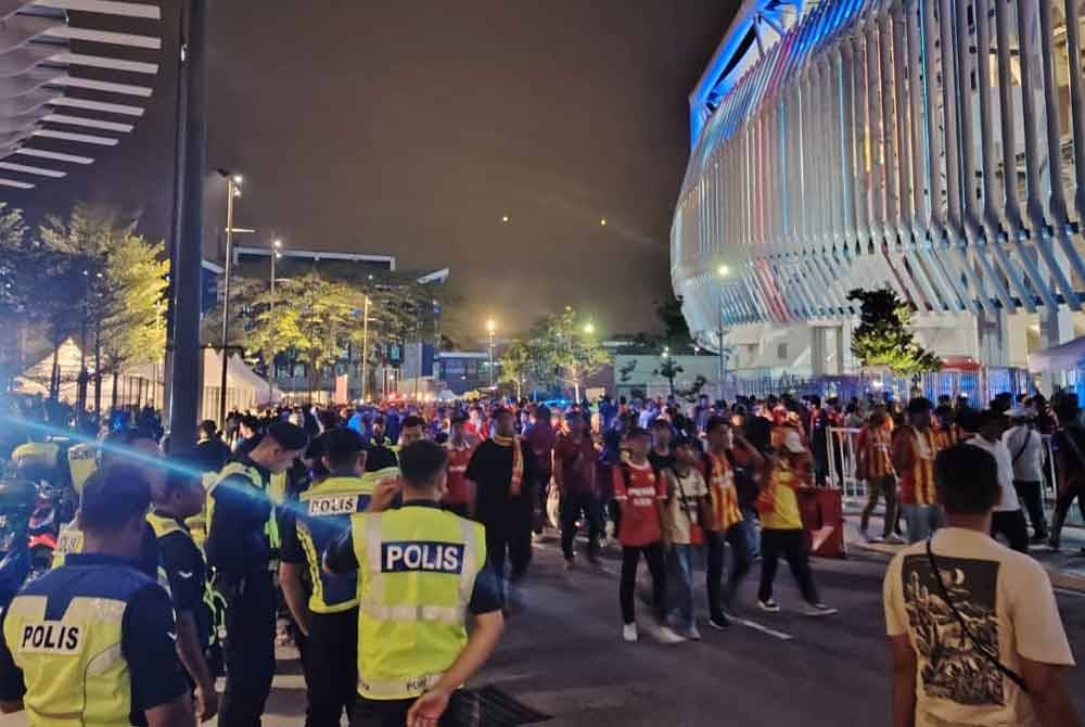 Situasi tenang tanpa sebarang kejadian tidak diingini di pekarangan Stadium Nasional Bukit Jalil selepas tamat perlawanan antara Selangor FC dengan JDT.