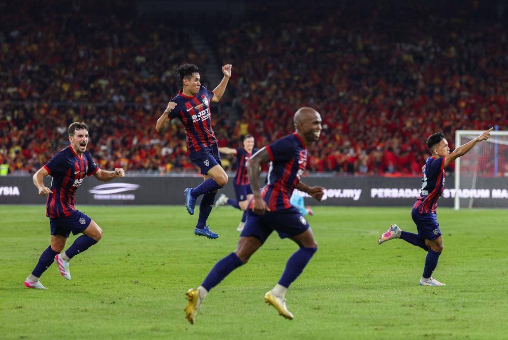 Pemain JDT meraikan jaringan yang dihasilkan Arif Aiman Mohd Hanapi ketika menentang pasukan Selangor FC pada perlawanan akhir Piala FA di Stadium Nasional Bukit Jalil. Foto Bernama