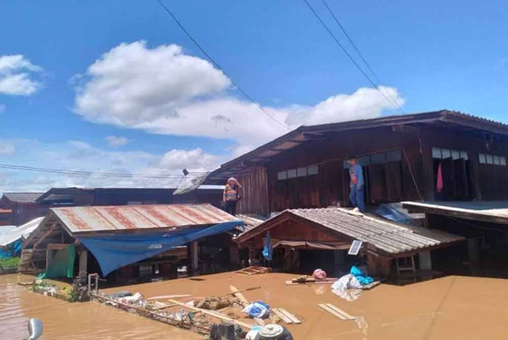 Banjir kilat dan tanah runtuh di seluruh Thailand menjejaskan lebih 30,900 isi rumah di 13 wilayah sejak 16 Ogos. Foto: Bangkok Community Help Foundation