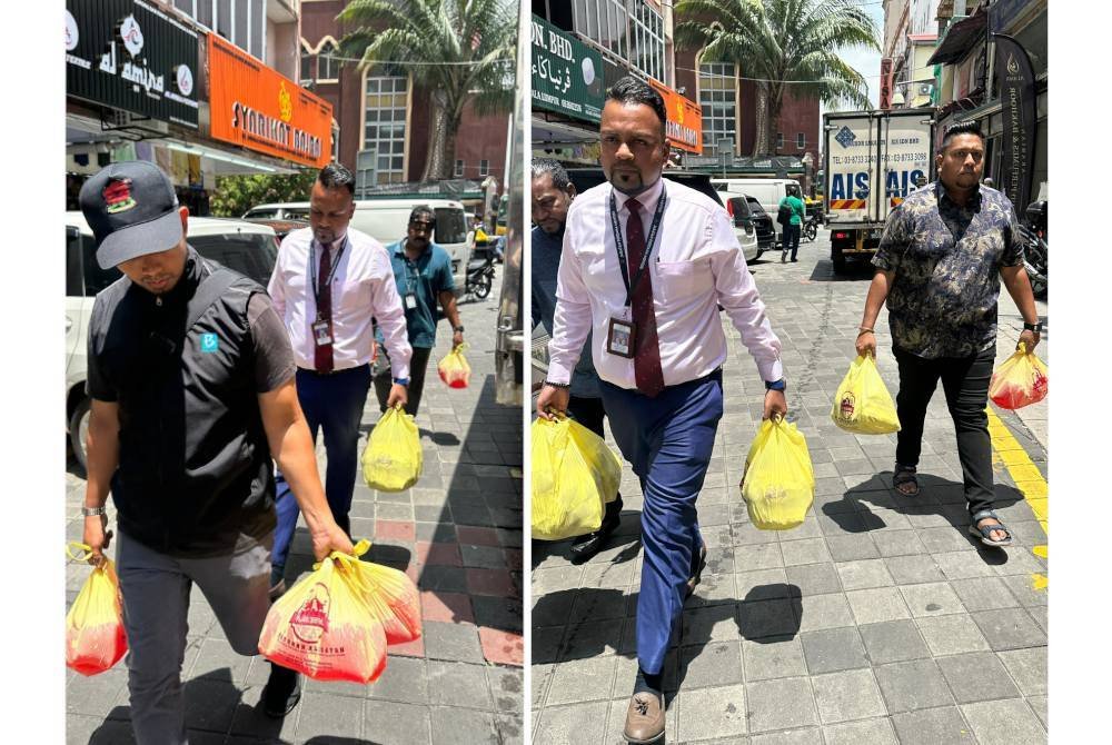 Arvend yang mewakili Timbalan Perdana Menteri menyerahkan sumbangan makanan dan minuman kepada petugas barisan hadapan dan media di lokasi insiden barisan hadapan di Jalan Masjid India, pada Selasa.