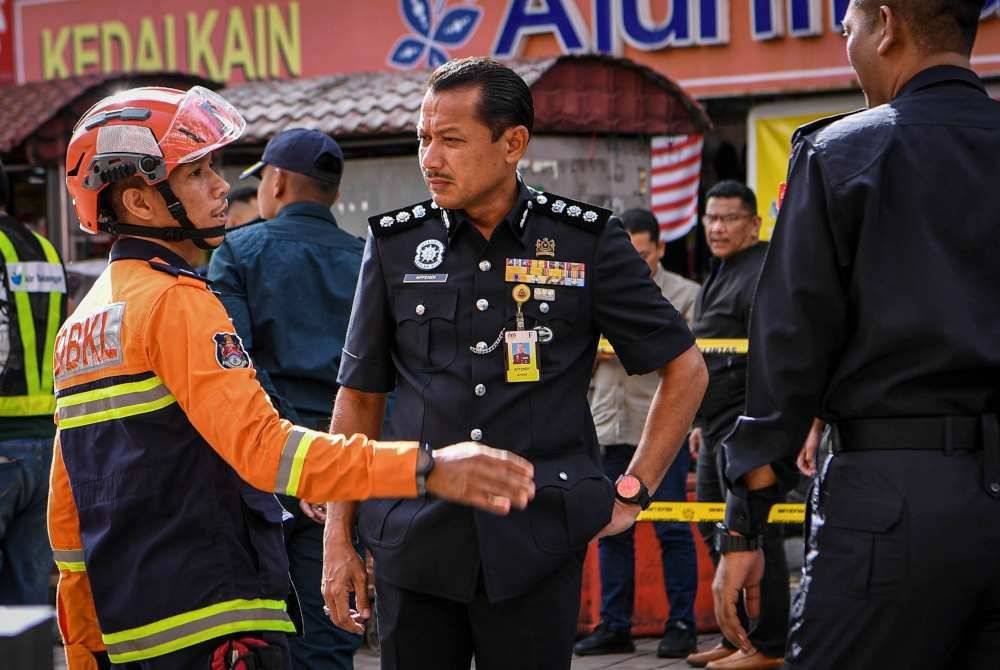 SAR seorang warganegara India yang merupakan mangsa kejadian tanah jerlus di Jalan Masjid India, di Kuala Lumpur diteruskan pada Rabu. Foto Bernama