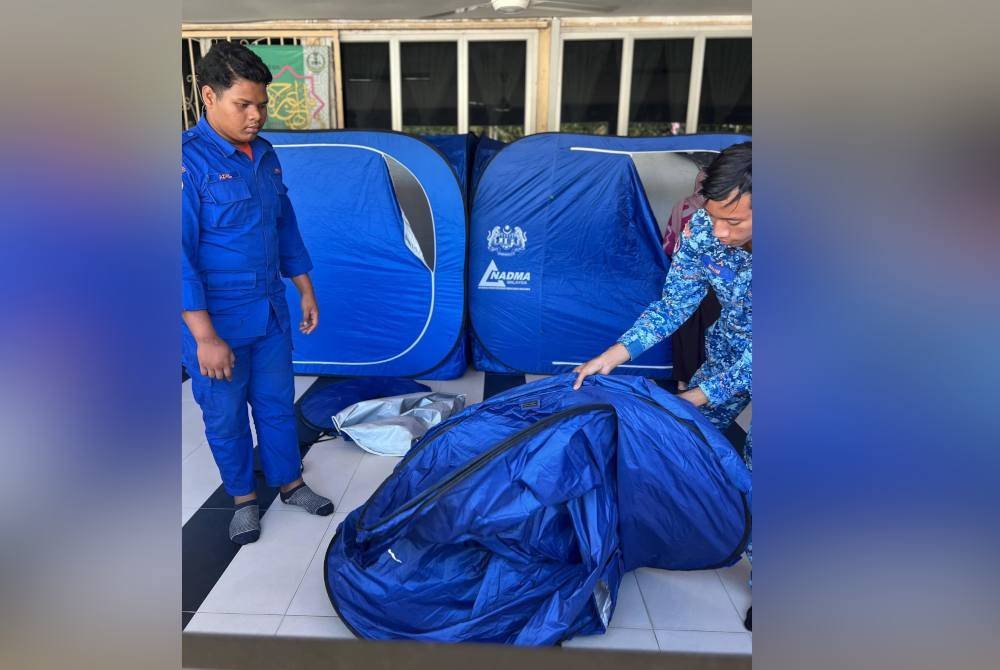 Jumlah mangsa banjir di Muallim pagi ini meningkat sedikit dengan 111 mangsa daripada 25 keluarga berbanding semalam iaitu 107 mangsa daripada 24 keluarga yang masih berlindung di pusat pemindahan sementara (PPS) Masjid Jamek Kampung Pasir dalam daerah itu. Foto APM Perak