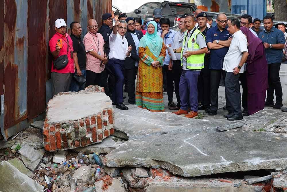 Zaliha meninjau lokasi longkang pecah dilaporkan berlaku pada Isnin.