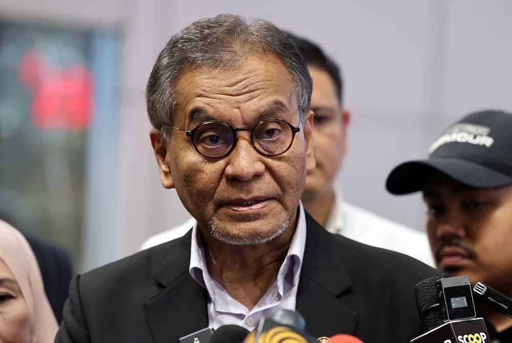 Dr Dzulkefly ketika sidang media selepas membuat Tinjauan Operasi kawalan sempadan bagi menghadapi wabak cacar monyet atau mpox di pintu masuk Lapangan Terbang Antarabangsa Kuala Lumpur Terminal 1. Foto Bernama