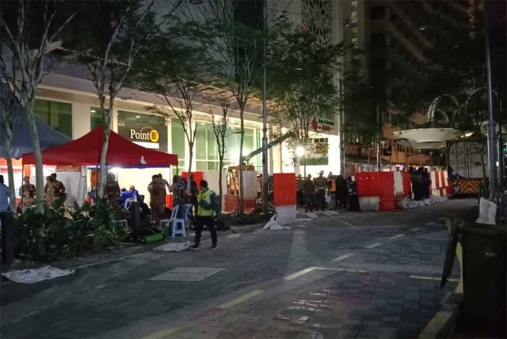 Suasana di sekitar lokasi tanah jerlus dekat Jalan Masjid India, Kuala Lumpur di sini.