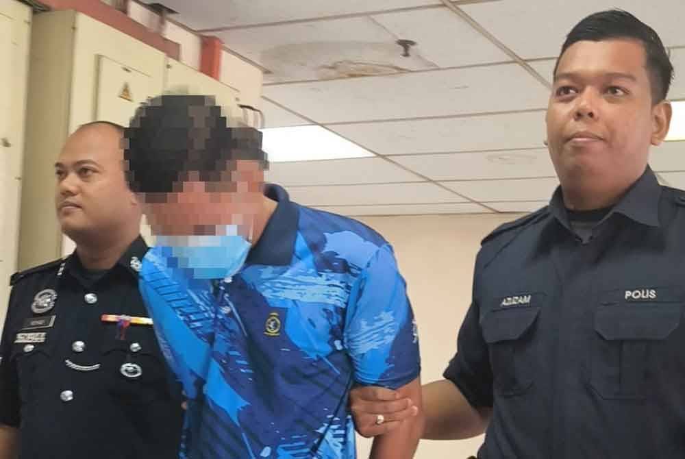 Seorang anggota tentera berpangkat koperal (tengah) dibawa ke Mahkamah Sesyen Ampang pada Khamis, atas tiga pertuduhan merogol dan melakukan amang seksual fizikal terhadap anak tirinya yang berusia 12 tahun, bermula Jun lalu.