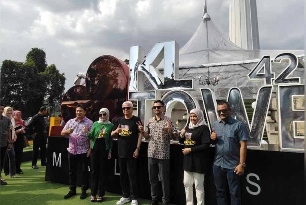 Ismail Sabri (tiga dari kiri) hadir pada Usanita Fest Kita Merdeka Madani, Jiwa Merdeka di Menara Kuala Lumpur pada Khamis.