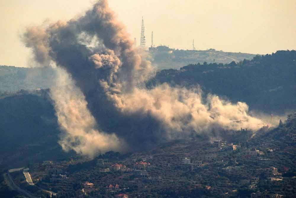 Asap daripada serangan udara Israel di kampung selatan Lubnan, Adaisseh berhampiran sempadan Israel pada 28 Ogos 2024. Foto AFP